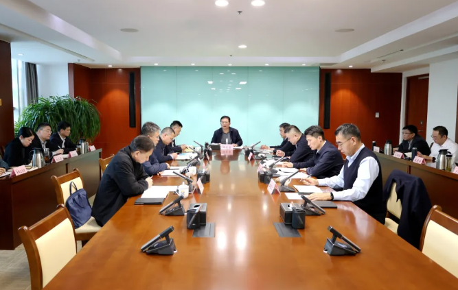 全区经济社会发展专题会议召开
