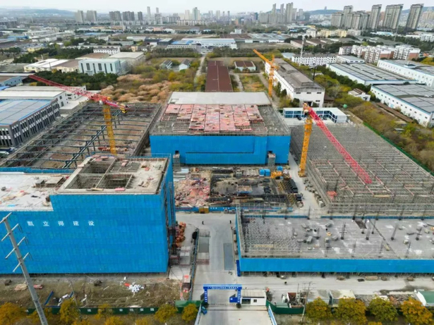 全县重特大项目和民生实事现场观摩举行