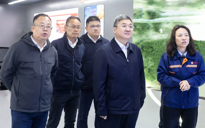 潘永锋走访服务企业和督导校园食品安全工作