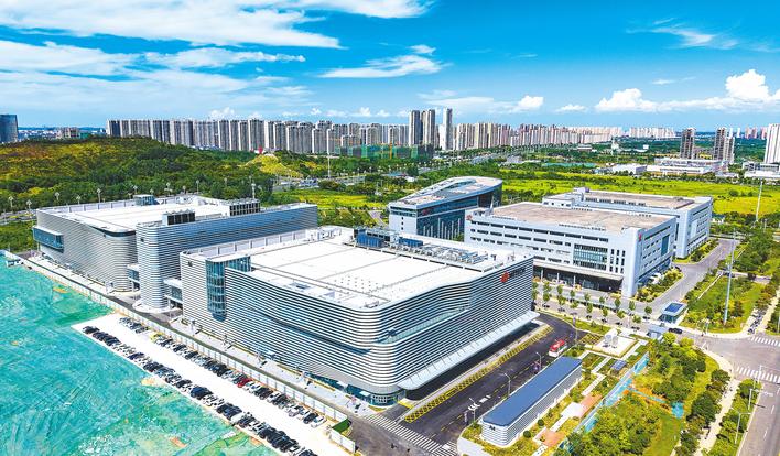 锻造具有全球竞争力的湖北特色现代化产业体系