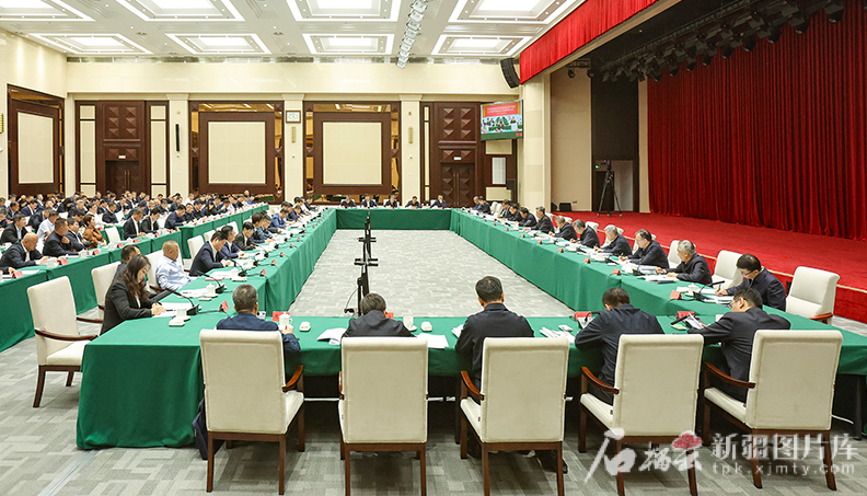 新疆召开促进民营经济高质量发展座谈会
