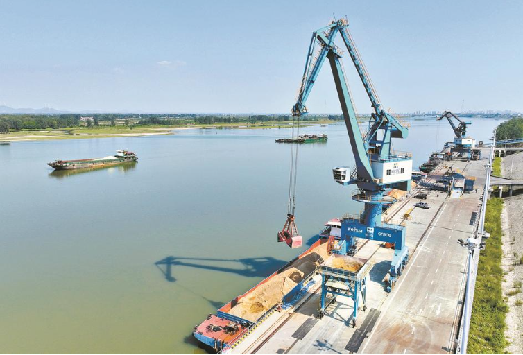 小河港航运繁忙 7月份单月吞吐量突破5万吨