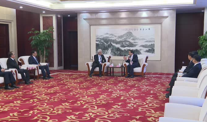 马明龙会见台湾奇美实业股份有限公司董事长许春华