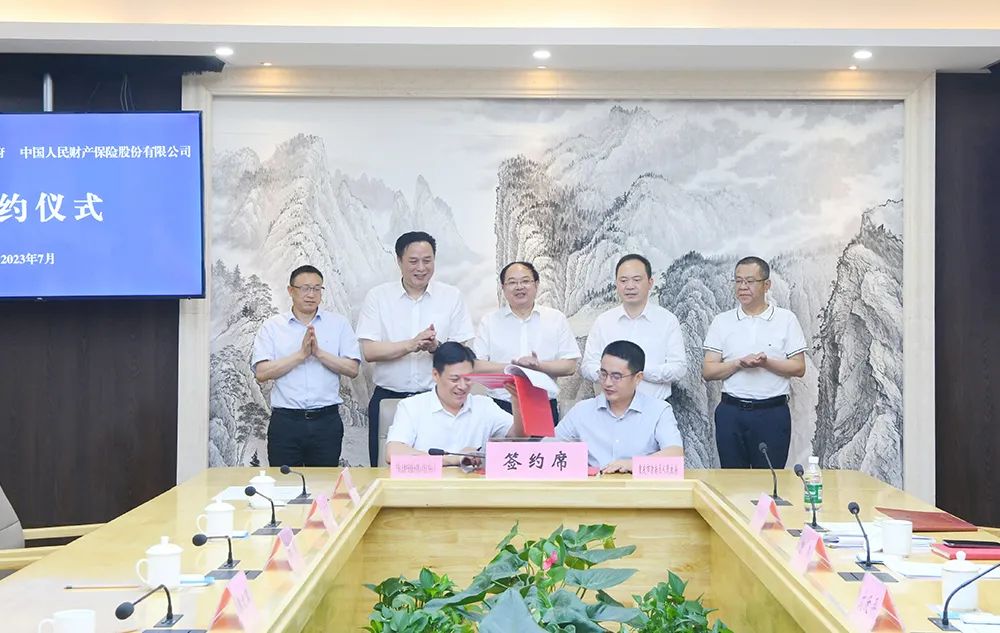 潼南区与人保财险重庆市分公司签订战略合作协议