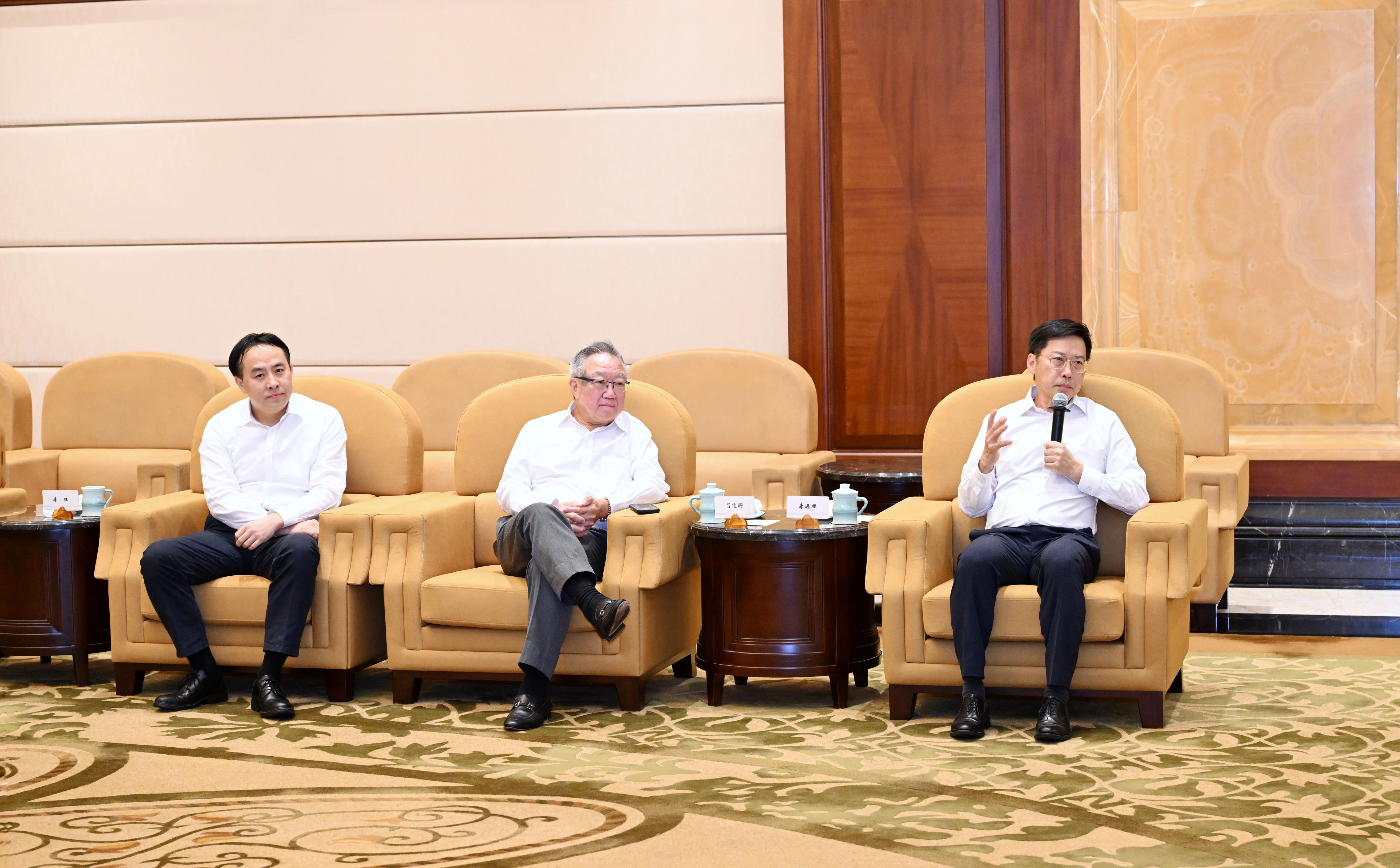 陈吉宁会见新加坡凯德集团首席执行官李志勤和有关国际企业家代表