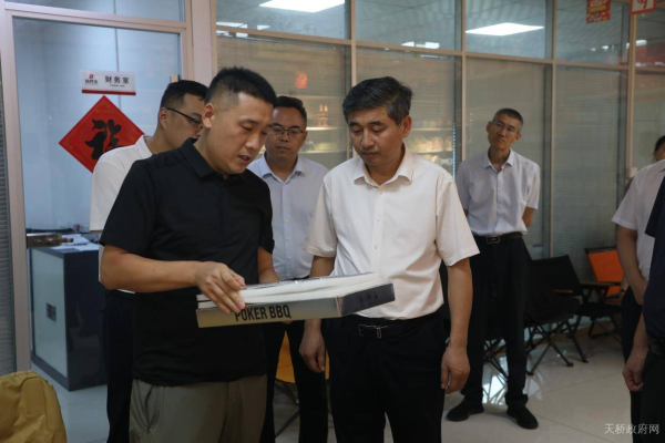 胡民安调研辖区电商产业园