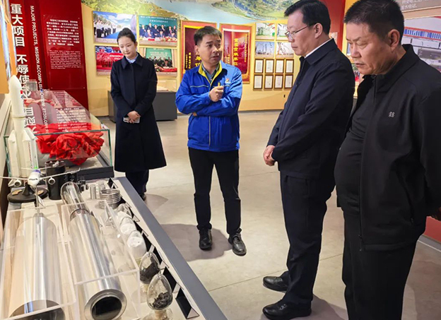 县领导率队开展精准招商